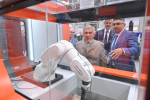 Раису РТ презентовали промышленных роботов в рамках совещания с представителями индустрии